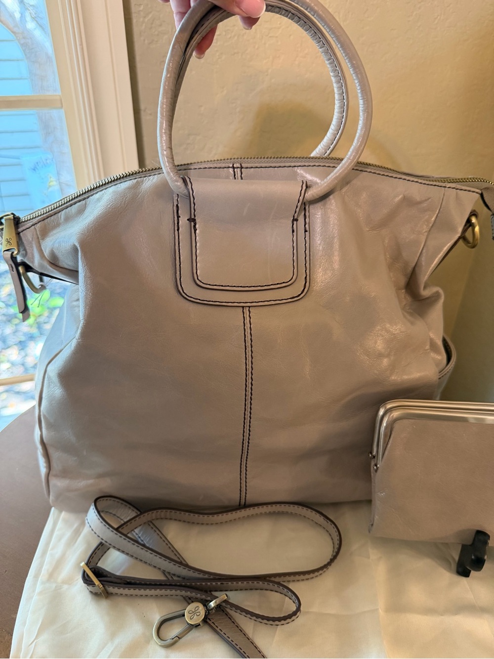 HOBO Beautiful Driftwood shade Leather Tote with Matching Clutch - Picture 2 of 16